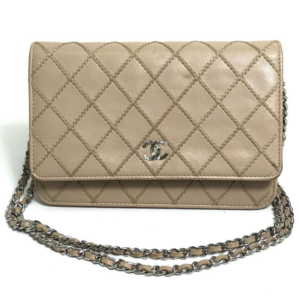 CHANEL Cream Wallet